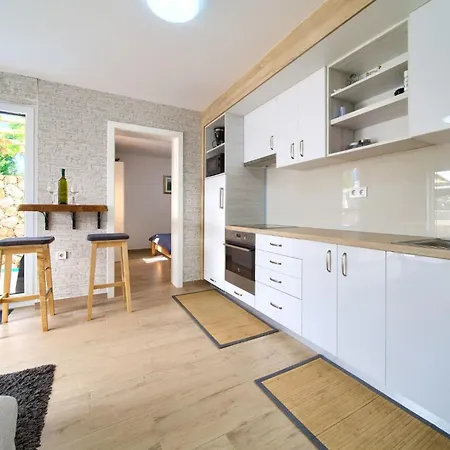 Nadica Deluxe 3 By Interhome Vantacici