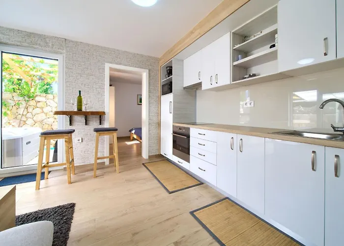 Nadica Deluxe 3 By Interhome 반타치치